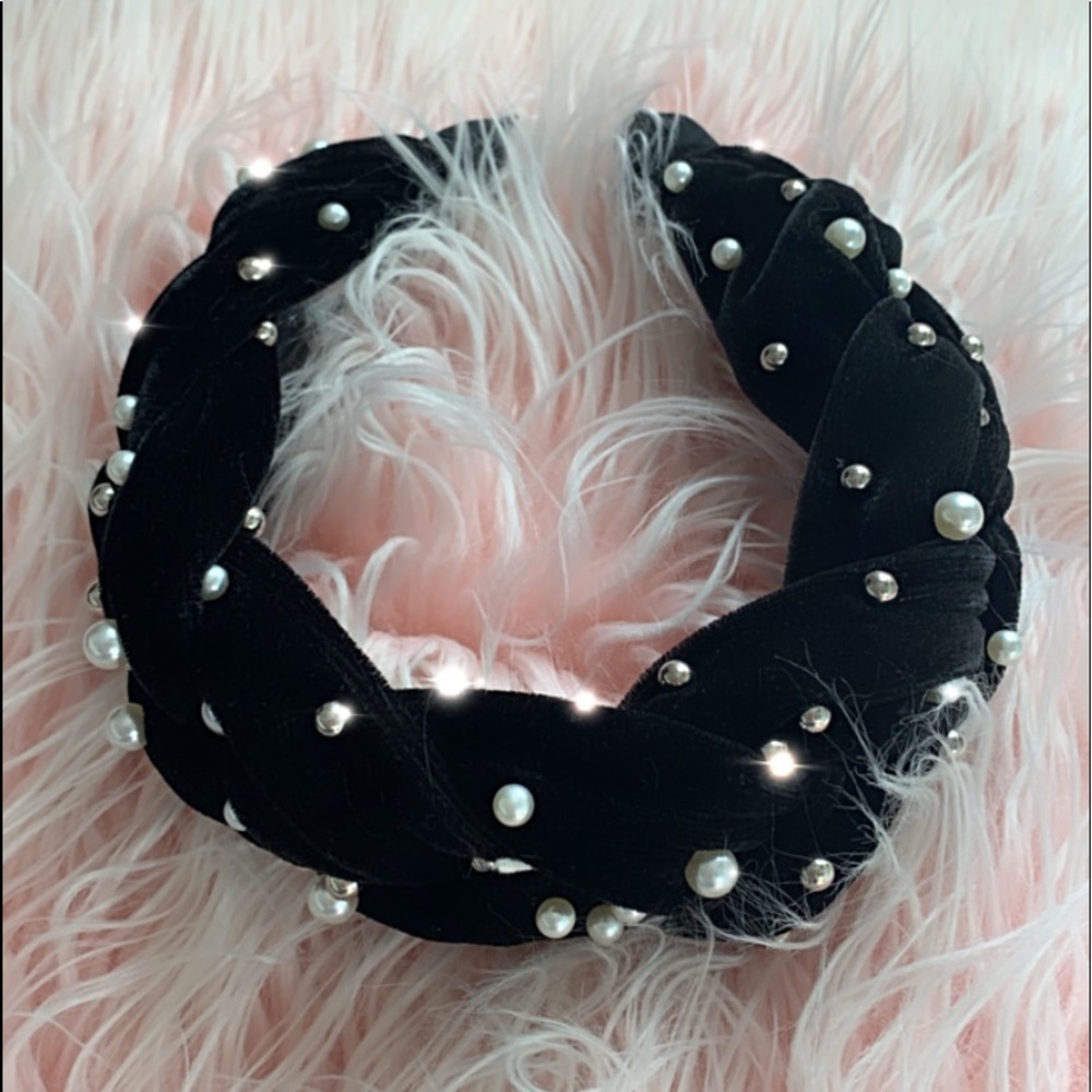 Statement Headband with pearls 🖤🤍
